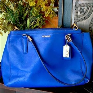 Authentic Coach leather Purse blue in color! Only purse wiling to take offers